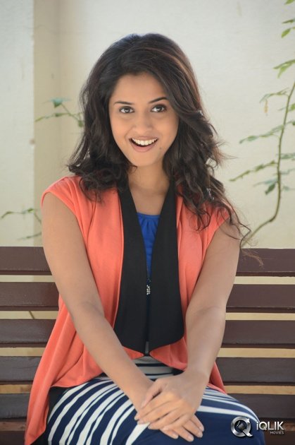 Arthana-Binu-at-Seethamma-Andaalu-Raamayya-Sithraalu-Success-Meet